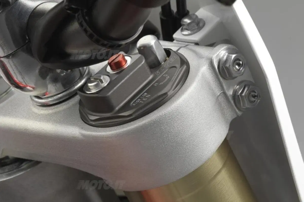 Honda CRF450R e CRF250R 2015 (8)