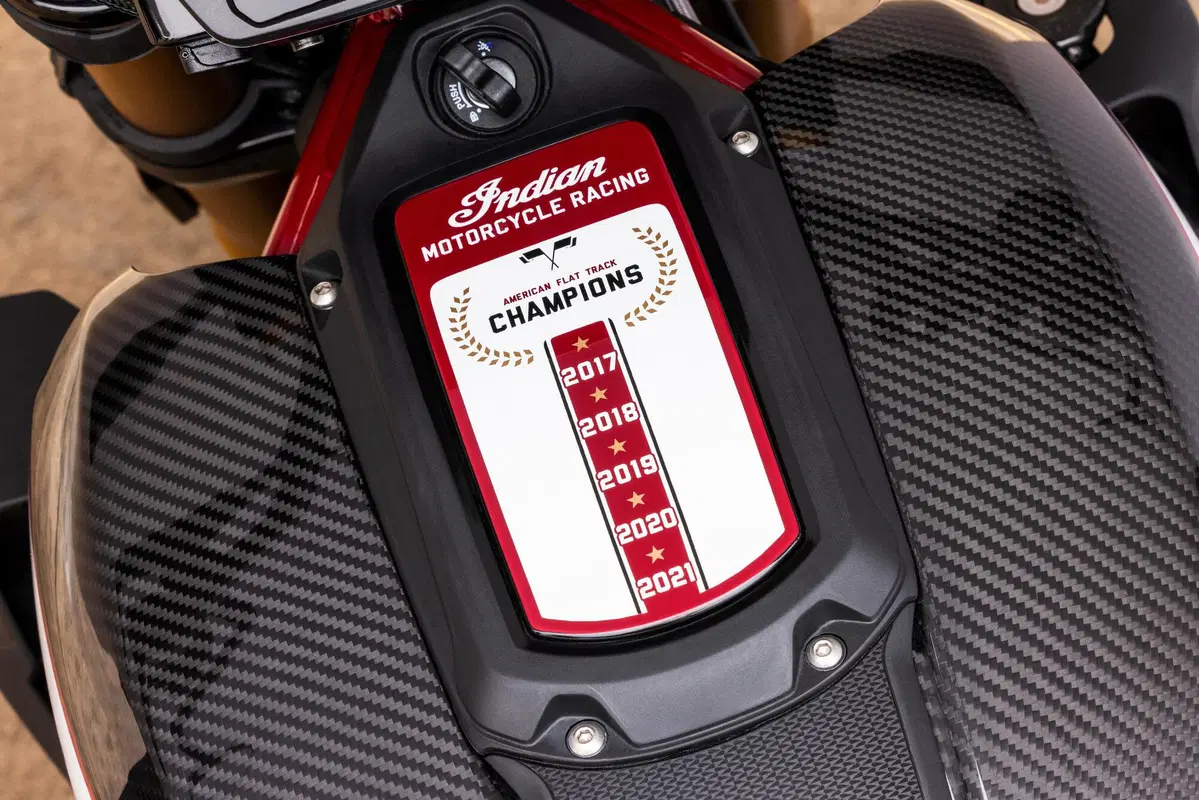 Nuova Indian FTR Championship Edition: celebra le vittorie nel flat track (4)