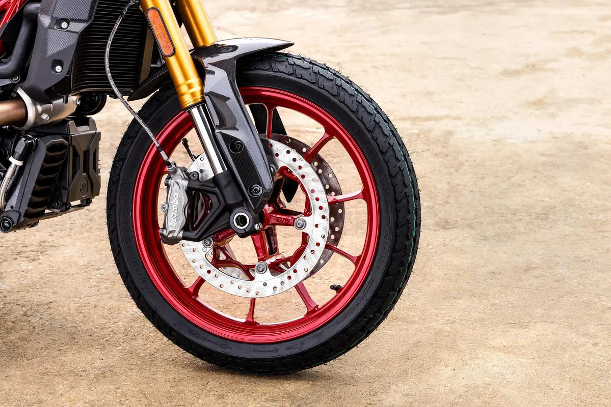 Nuova Indian FTR Championship Edition: celebra le vittorie nel flat track (6)