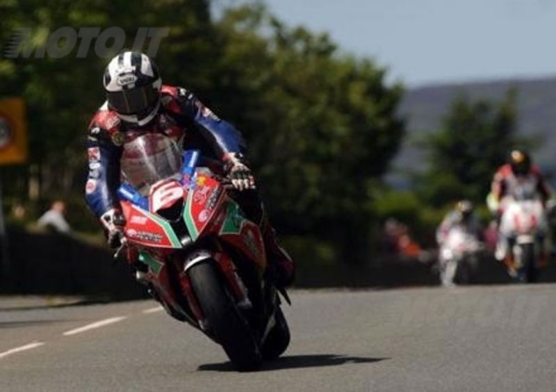 IOM TT 2014, Superstock: Dunlop raddoppia