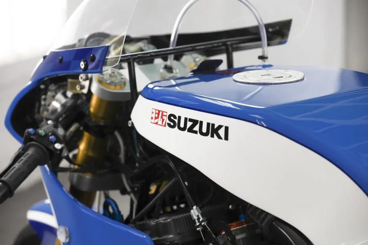Suzuki "Spirit of XR69" by DB Custom: superbike anni '80 (2)