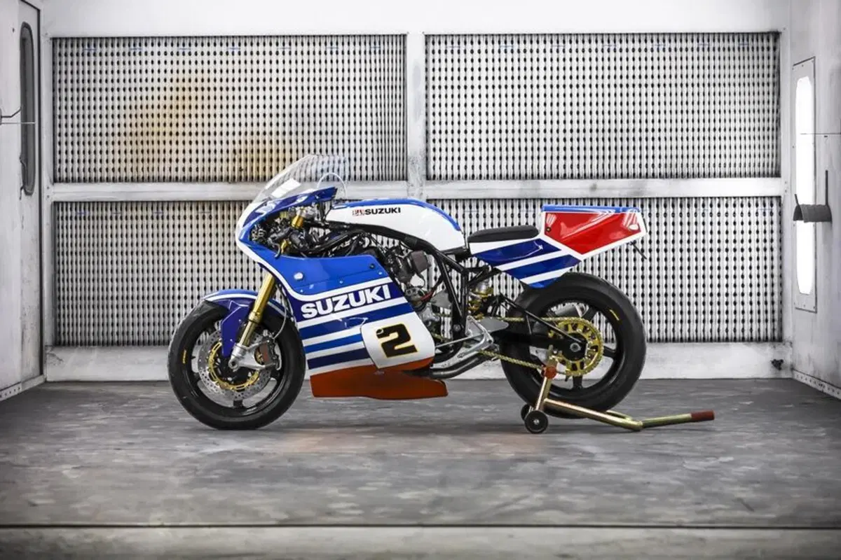 Suzuki "Spirit of XR69" by DB Custom: superbike anni '80 (5)