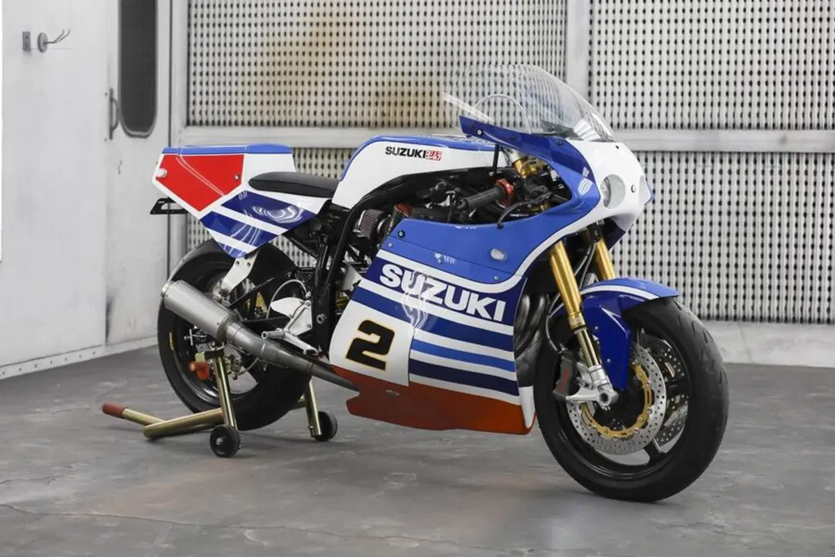 Suzuki "Spirit of XR69" by DB Custom: superbike anni '80 (6)