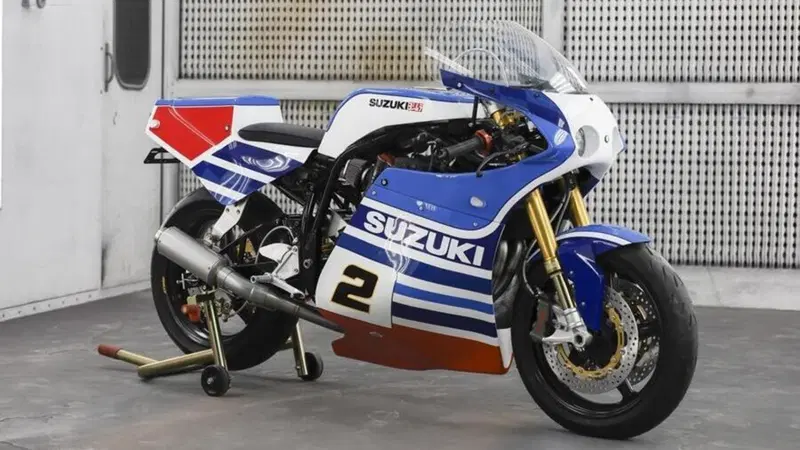 Suzuki "Spirit XR69 Tribute" by DB Customs: superbike anni '80