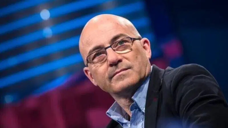 Caro benzina. Il ministro Cingolani-choc: "Una colossale truffa"