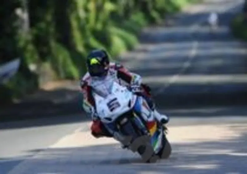 Anstey, dominatore del marted&amp;igrave; e primo ad infrangere le 130 miglia l'ora quest'anno
