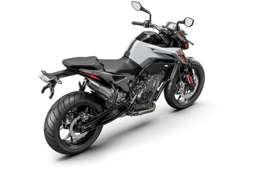 KTM 790 Duke: ritorna nell'edizione 2022 (6)