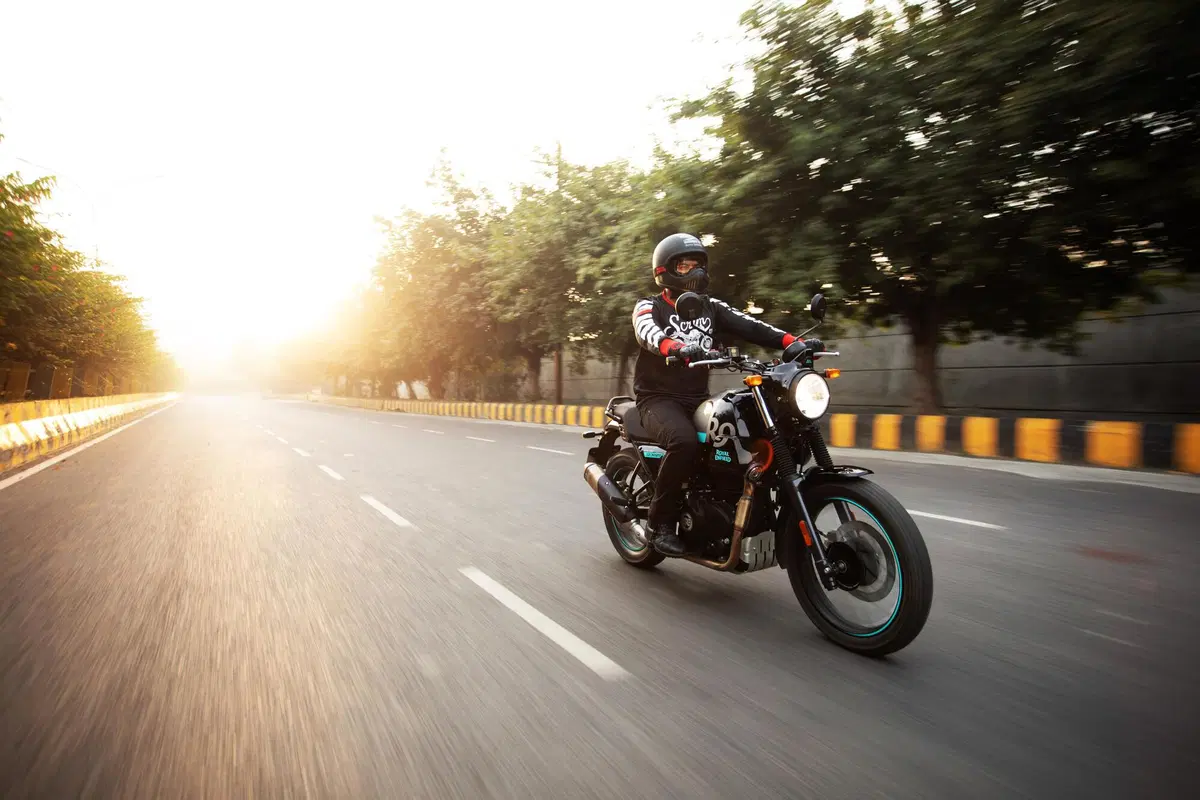 Nuova Royal Enfield Himalayan Scram 411 (2)