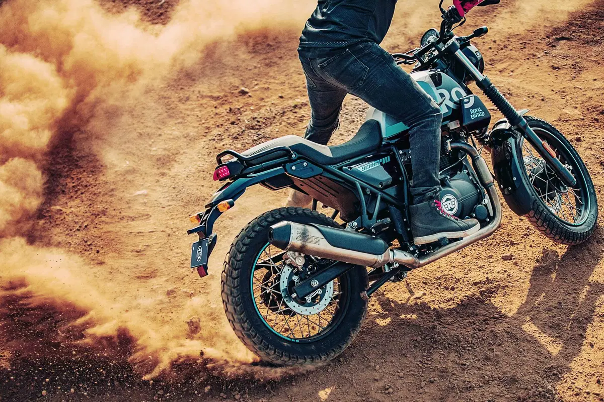 Nuova Royal Enfield Himalayan Scram 411 (4)
