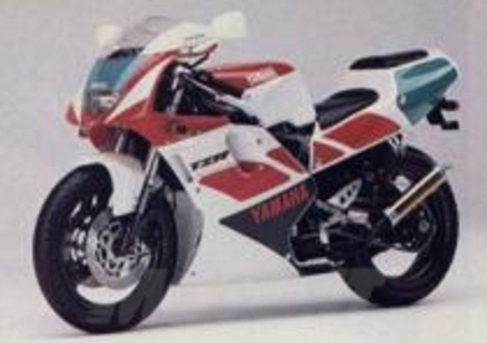 La Yamaha TZR 250 terza serie in una foto dell&#039;epoca
