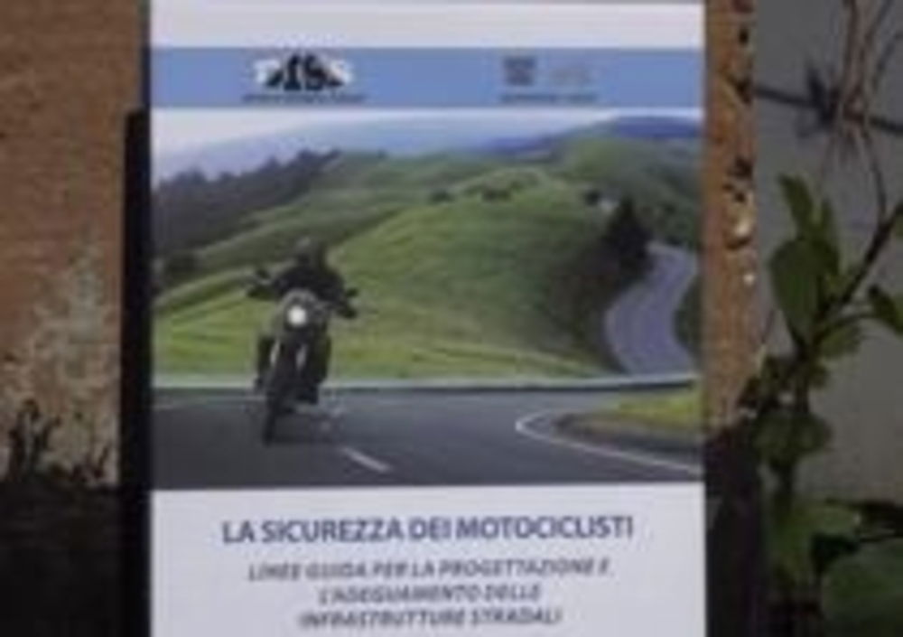La copertina del volume 
&amp;quot;La sicurezza dei motociclisti&amp;quot;