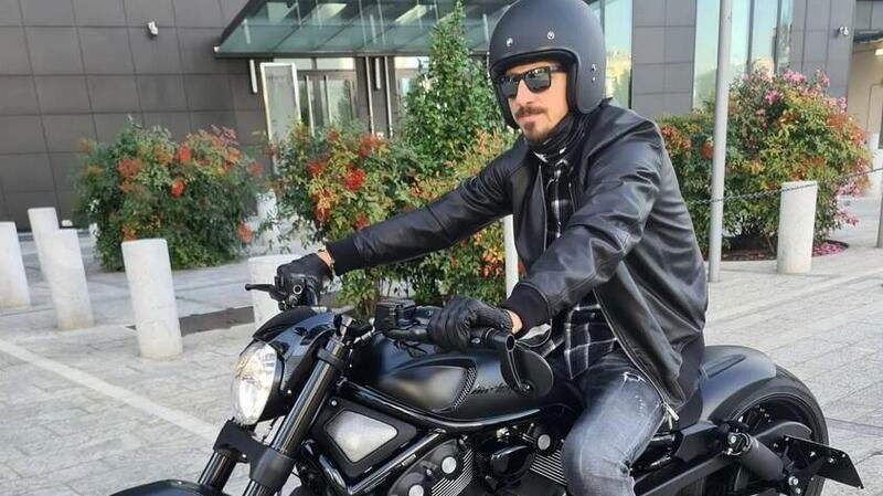 Ghost Rider: Ibrahimović e la sua V-Rod in giro per Milano