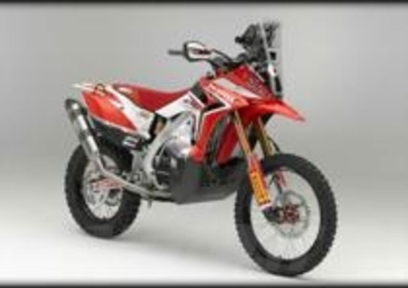 Moto.it a gennaio anticipava la linea della futura Africa Twin, chiaramente ispirata alla Rally 2013
