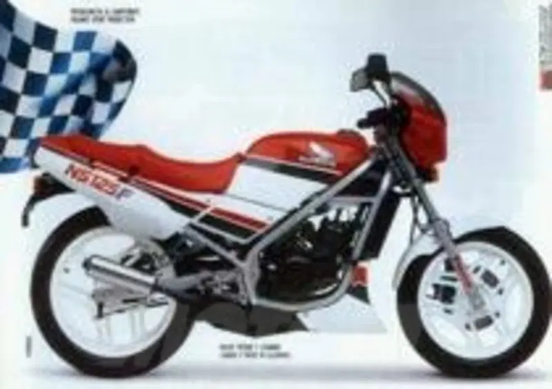 La Honda NS 125F in una pubblicit&amp;agrave; dell'epoca
