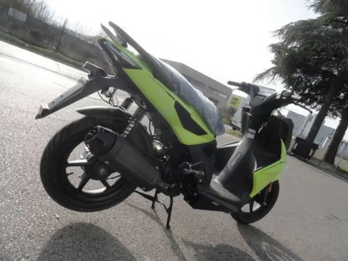 Kymco Super 8 50 R (2022 - 26) (6)