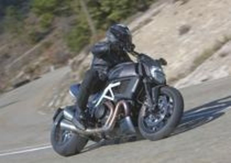 La Diavel si &amp;egrave; confermata come una stradale fuori dagli schemi e dalle doti stradali inaspettate
