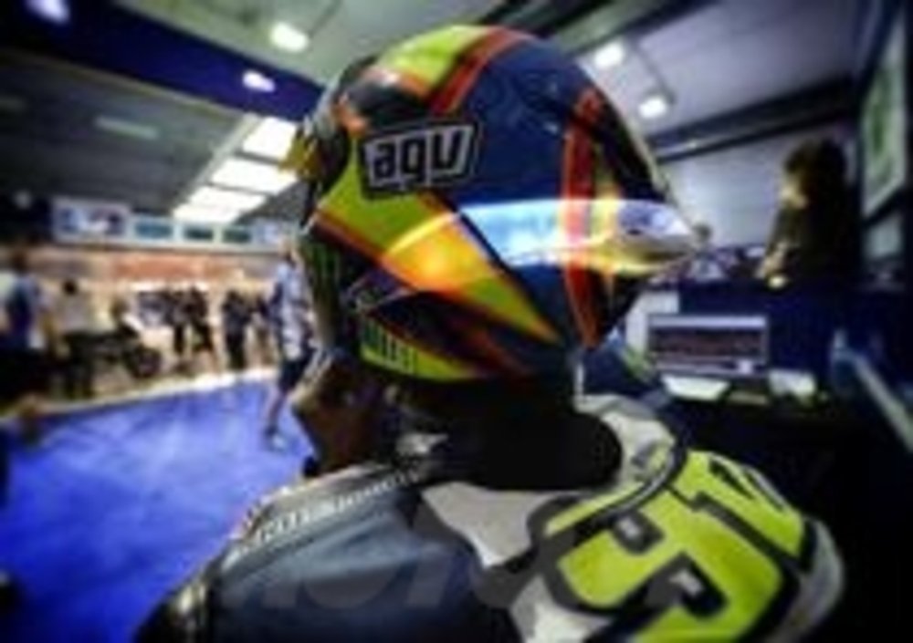 Il casco con le luci di Valentino Rossi
