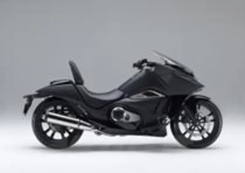  Sulla Vultus il confine tra originalit&amp;agrave; e esagerazione &amp;egrave; molto sottile. La nuova custom manga &amp;egrave; una moto pensata per un pubblico giovane da un team di lavoro dall'et&amp;agrave; media molto bassa (25 anni circa), a cui &amp;egrave; stata data carta bianca
