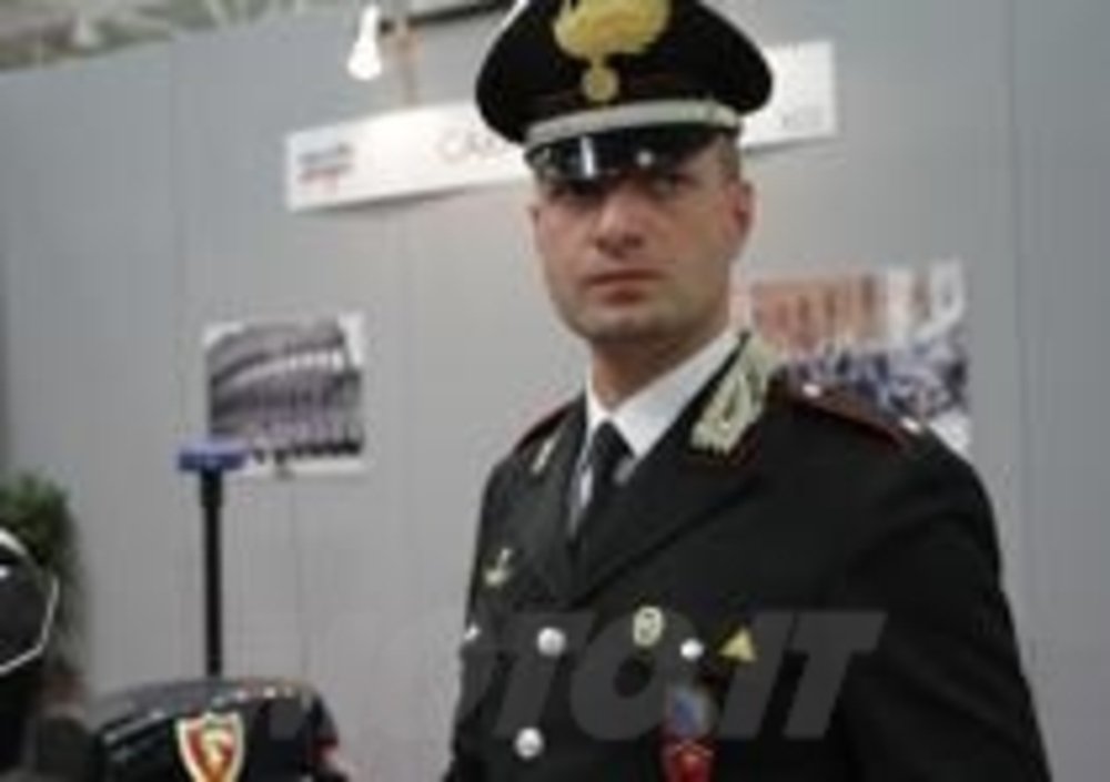 Il Sottotenente Gianluca Sanz&amp;ograve; (vice comandante della Terza Sezione Motociclisti di Roma)
