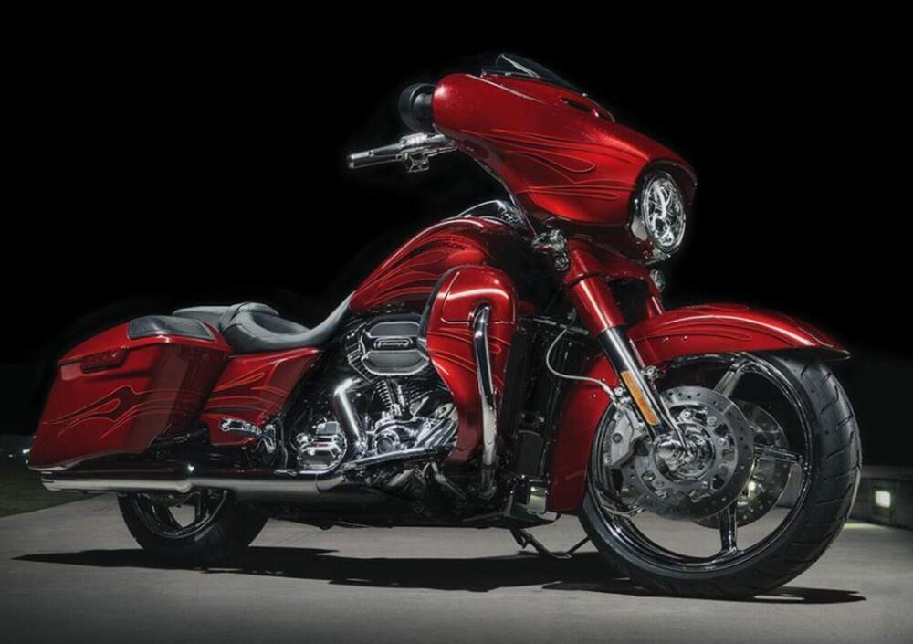 Harley-Davidson 1800 Street Glide (2016 - 17) - FLHXSE