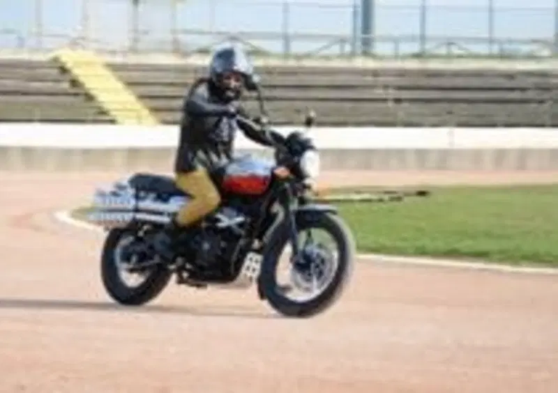 Lonigo: un giro nell'ippodromo &amp;egrave; d'obbligo con la nostra Scrambler!
