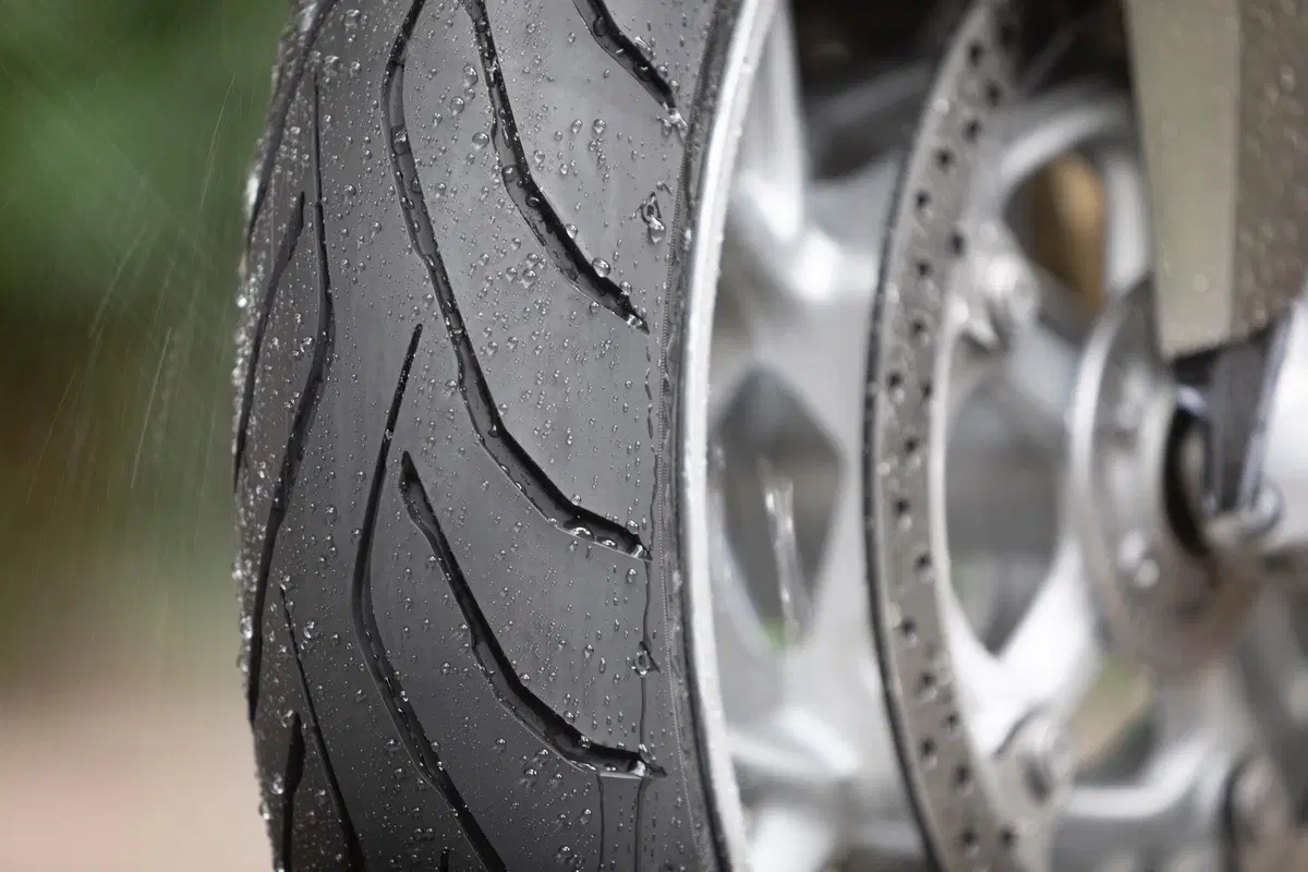 Dunlop RoadSmart 4: sempre più sport, sempre più touring (2)