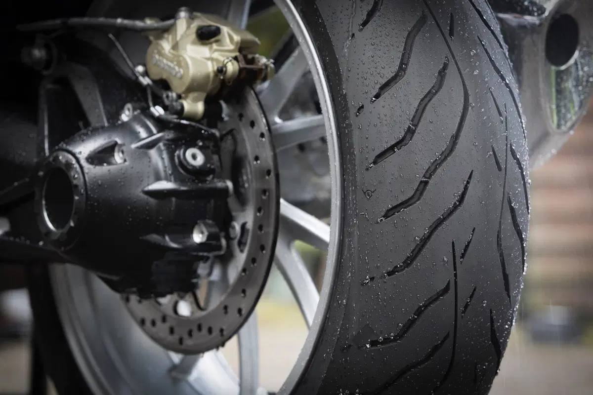 Dunlop RoadSmart 4: sempre più sport, sempre più touring (6)