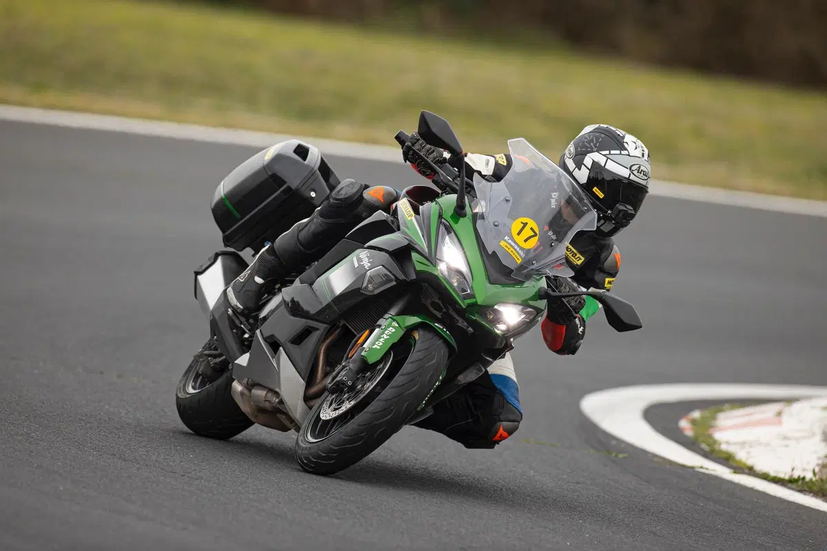 Dunlop RoadSmart 4: sempre più sport, sempre più touring (2)