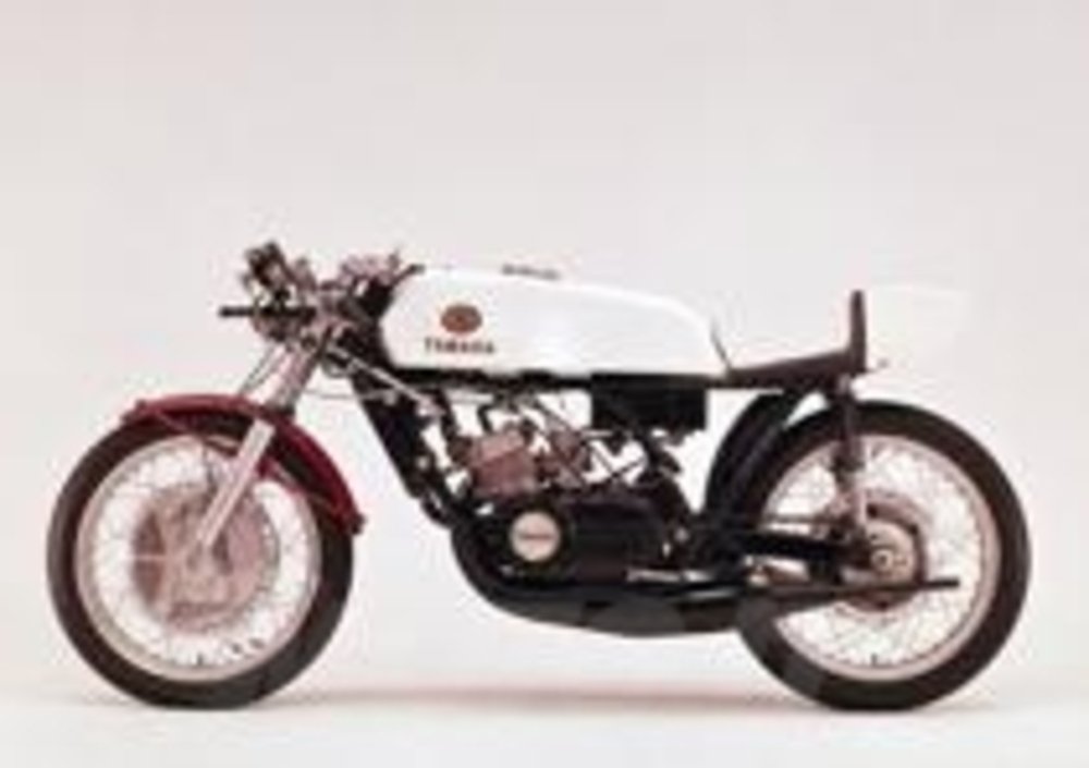 La Yamaha TZ350 del 1973, ispirazione della MT-07 Caf&amp;egrave; racer
