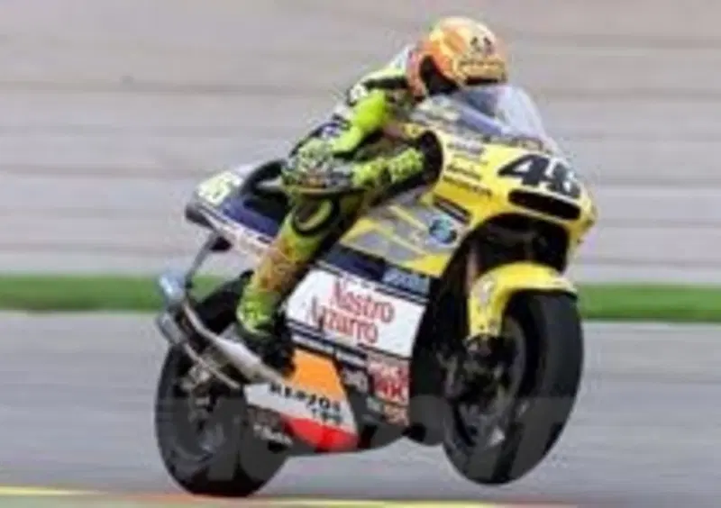 Nel 2001 Rossi riporta in Italia il titolo mondiale della 500

