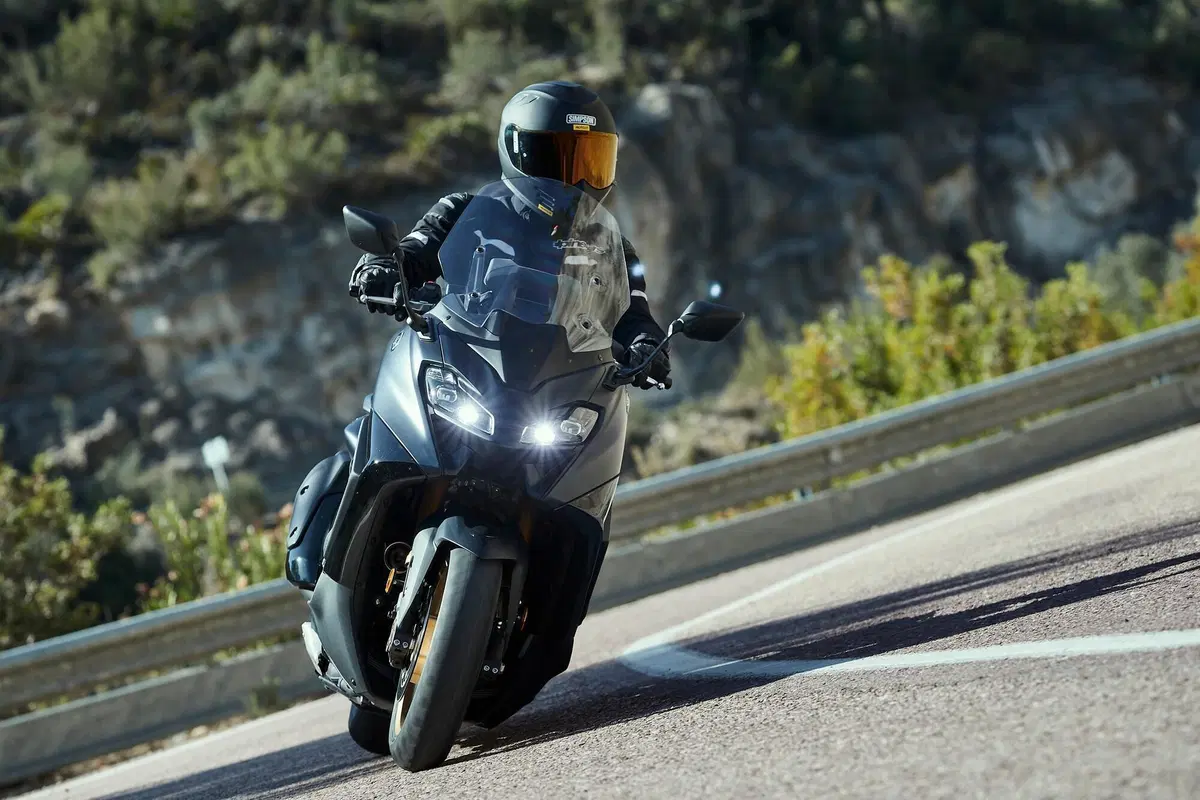 Yamaha TMAX: odi et amo (2)