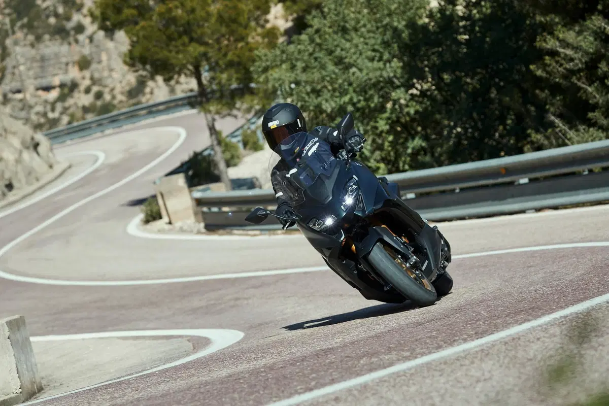 Yamaha TMAX: odi et amo (5)