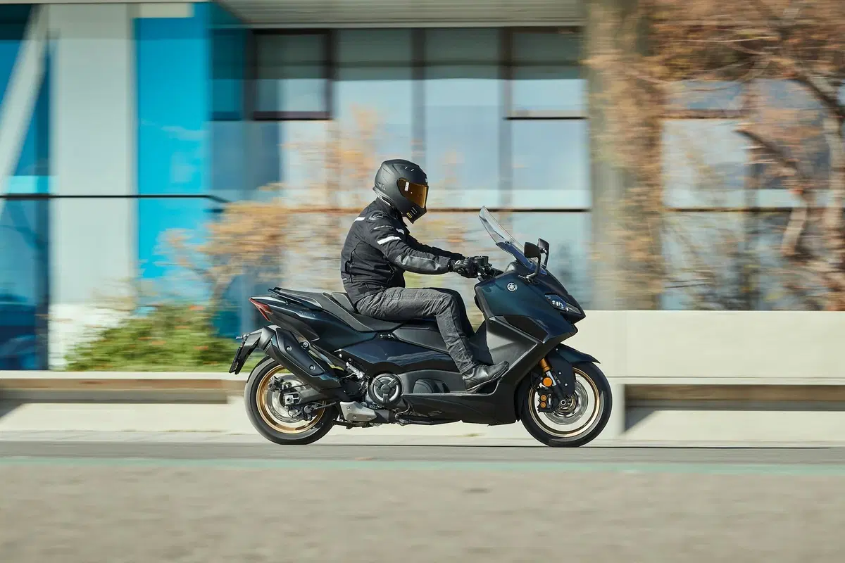 Yamaha TMAX: odi et amo (7)