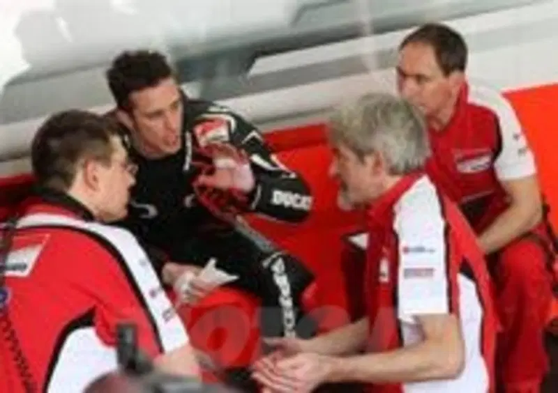 Dall'Igna e Dovizioso durante i Test 2014 a Sepang
