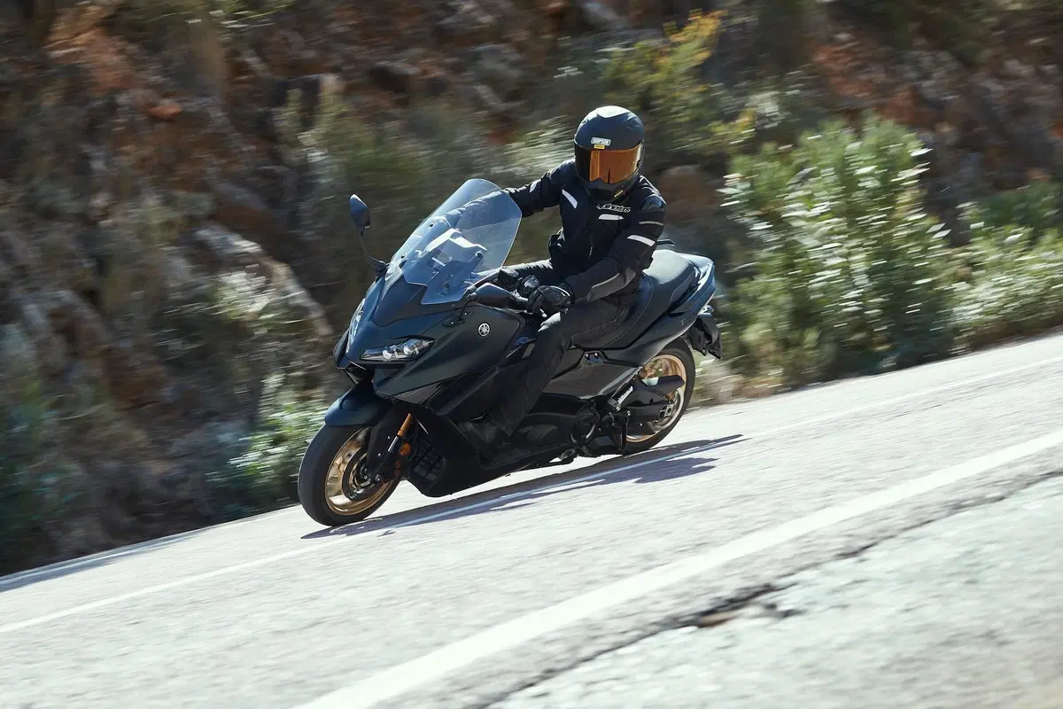 Yamaha TMAX: odi et amo (3)