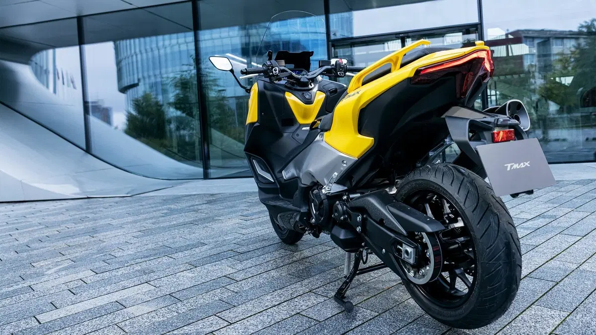 Yamaha TMAX: odi et amo