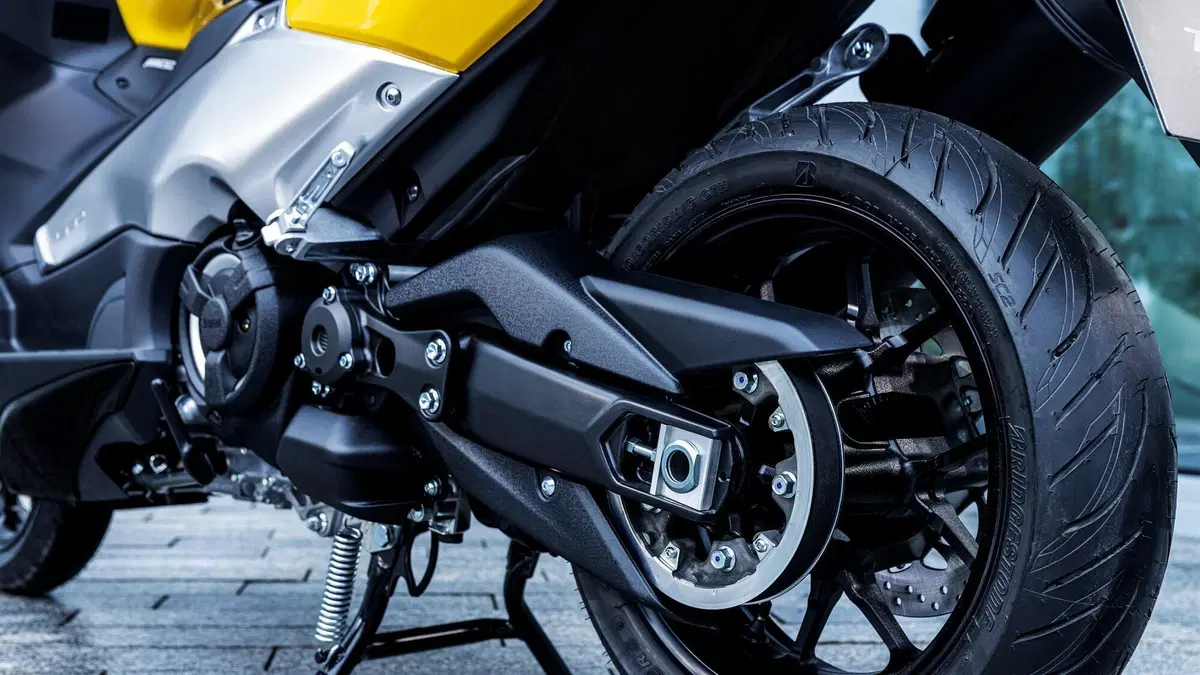 Yamaha TMAX: odi et amo (2)