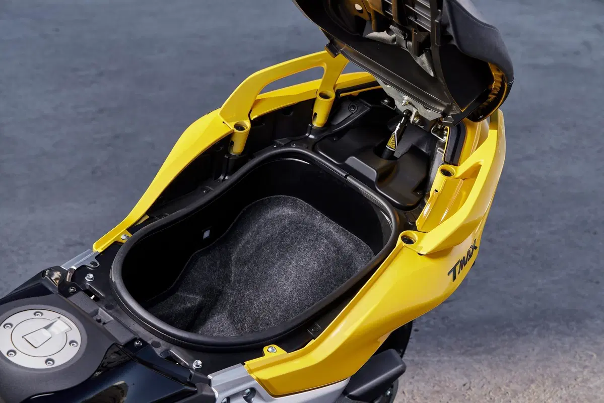 Yamaha TMAX: odi et amo (6)