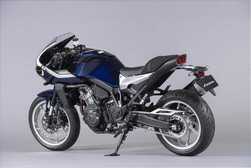 Honda Hawk 11 m.y. 2022. Foto e video della café racer 1100 (2)