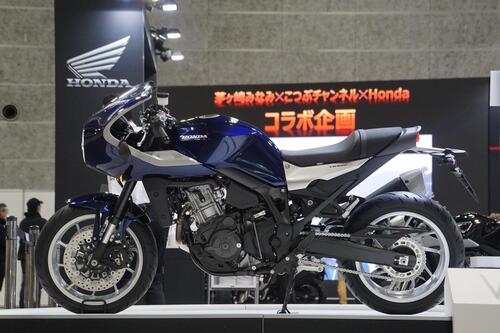 Honda Hawk 11 m.y. 2022. Foto e video della café racer 1100 (4)