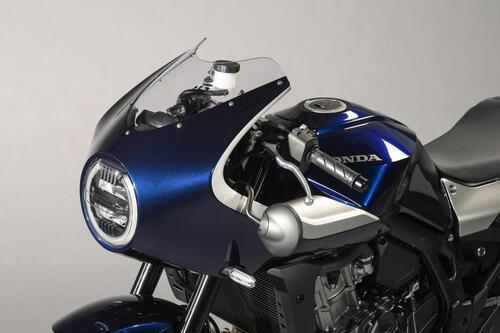 Honda Hawk 11 m.y. 2022. Foto e video della café racer 1100 (9)