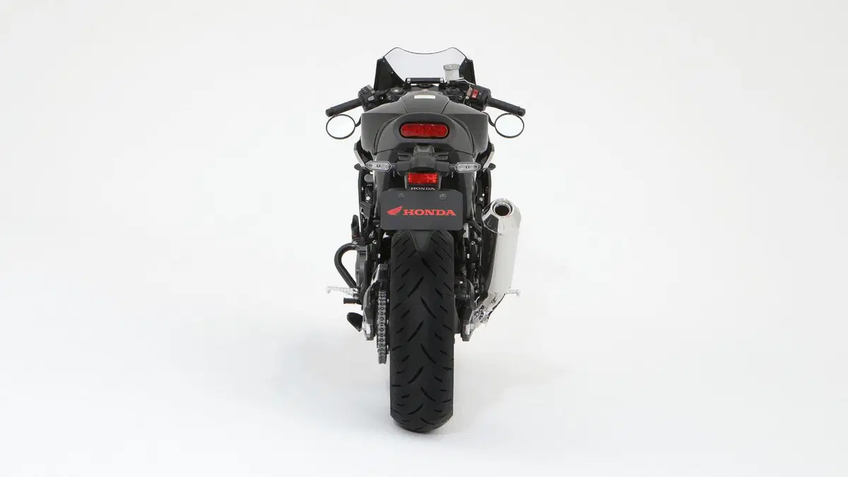 Honda Hawk 11 m.y. 2022. Foto e video della café racer molto NT1100 (5)