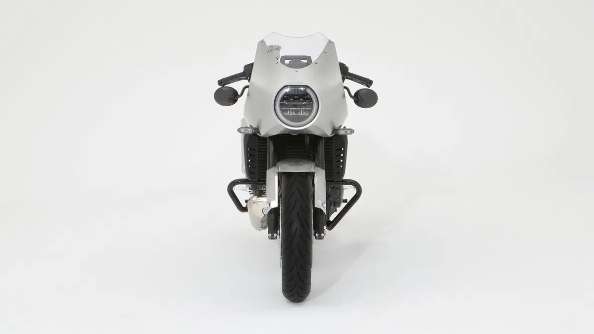 Honda Hawk 11 m.y. 2022. Foto e video della café racer molto NT1100 (4)