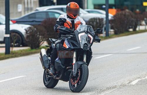 KTM 1290 Super Adventure SMT: l'anti Pikes Peak? [Foto spia]