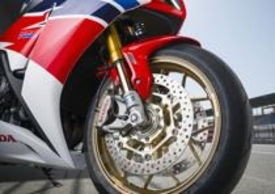 La Fireblade SP sarà disponibile in Italia nella sola versione priva di ABS: è un peccato
