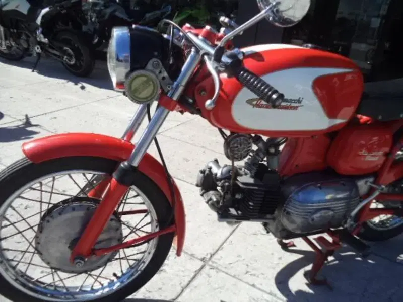 Aermacchi Harley-Davidson ALA VERDE 250 4 MARCE (7)