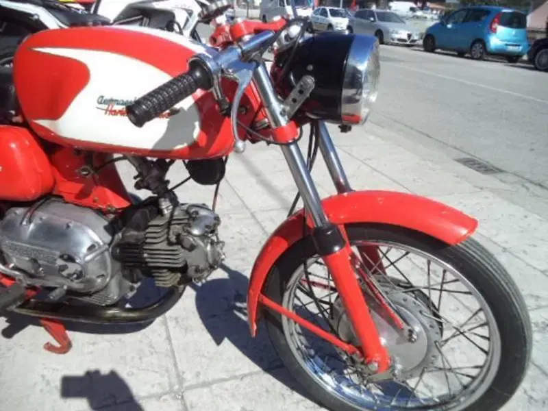 Aermacchi Harley-Davidson ALA VERDE 250 4 MARCE (8)
