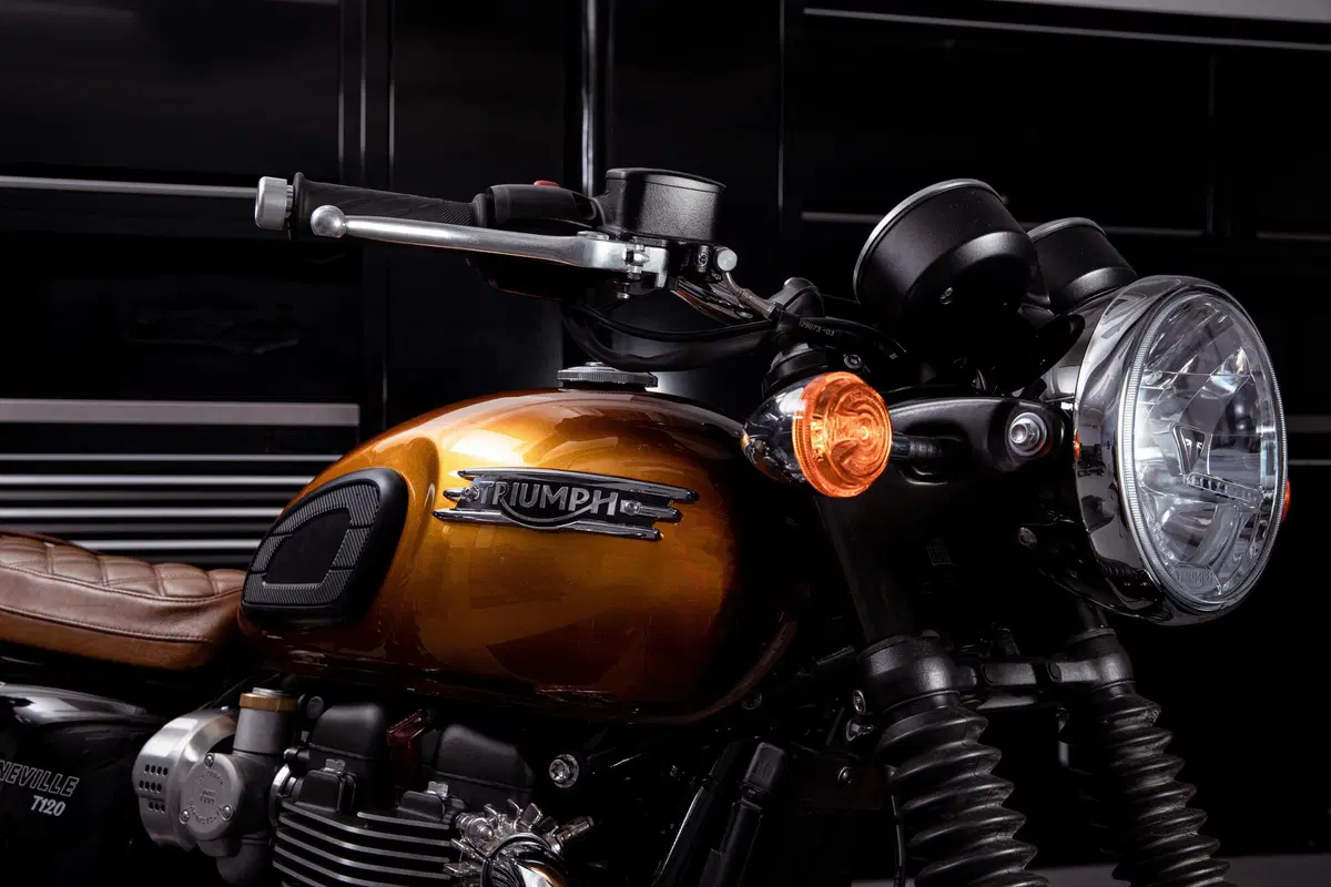 Triumph e Gibson: insieme con le "1959 legends" per la ricerca medica (2)