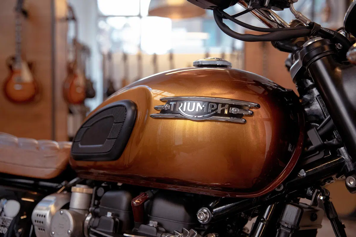 Triumph e Gibson: insieme con le "1959 legends" per la ricerca medica (3)