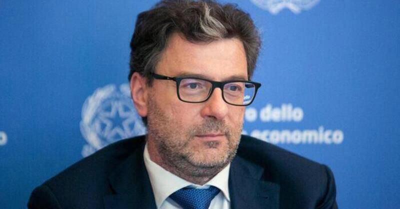 Il ministro Giorgetti e la mobilit&agrave;: &quot;Siamo di fronte a una sfida tecnologica epocale&quot;